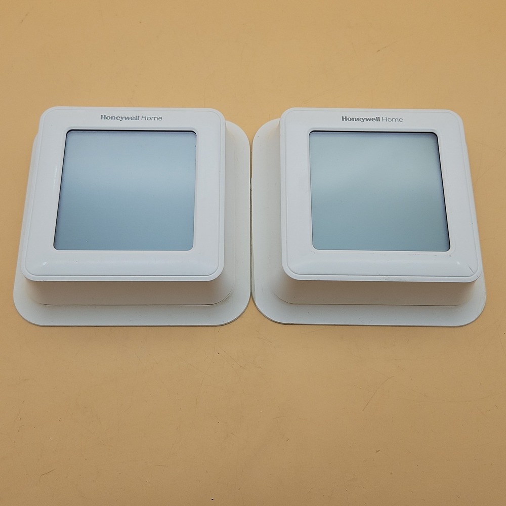 Lot Of 2 Honeywell Home T5 Touchscreen Programmable Thermostats RTH8560D1002